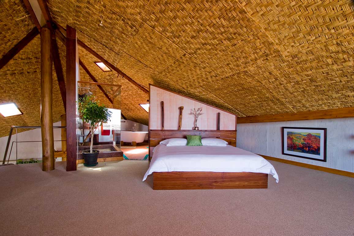 Panoramic view over large Bed in Bungalow